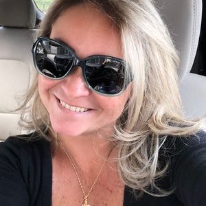 Meet your Posher, Lucy